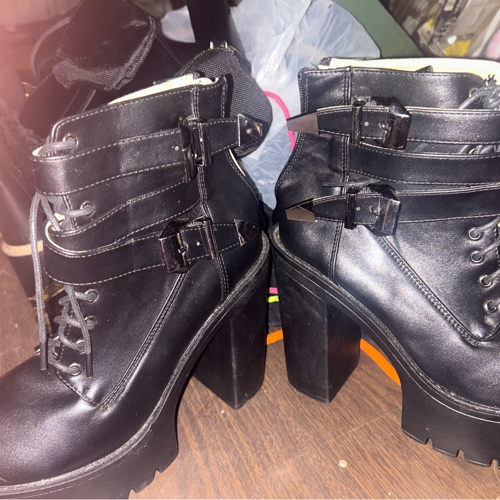 Women's Black Chunky Heel Lace-Up Ankle Boots